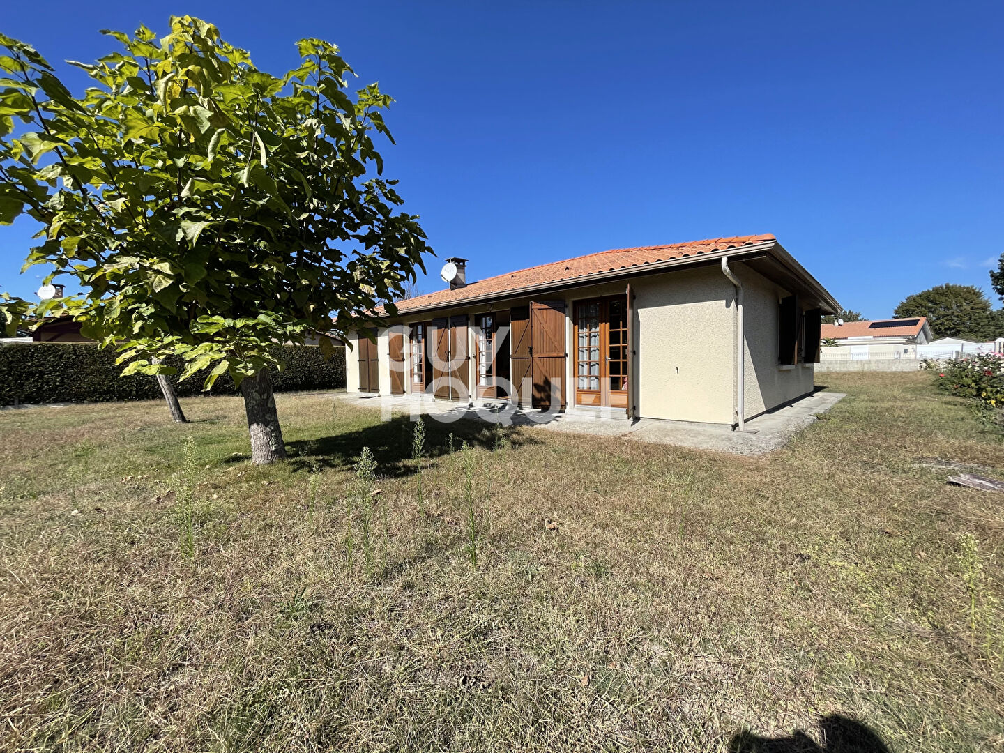 découvrez les services de notre agence immobilière à parentis : expertise locale, accompagnement personnalisé pour l'achat, la vente et la location de biens immobiliers. votre projet immobilier à portée de main !