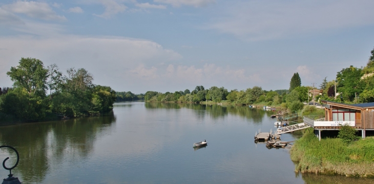 découvrez notre agence immobilière à branne : accompagnement personnalisé pour l'achat, la vente ou la location de biens immobiliers. expertise locale et conseils sur-mesure pour concrétiser vos projets à branne et environs.